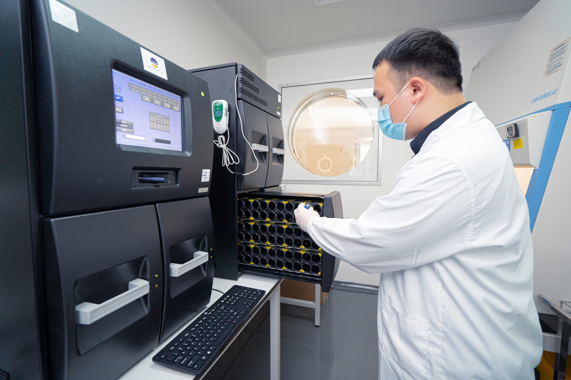 23C flow cytometry laboratory equipment
